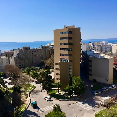 Argo Apartment *